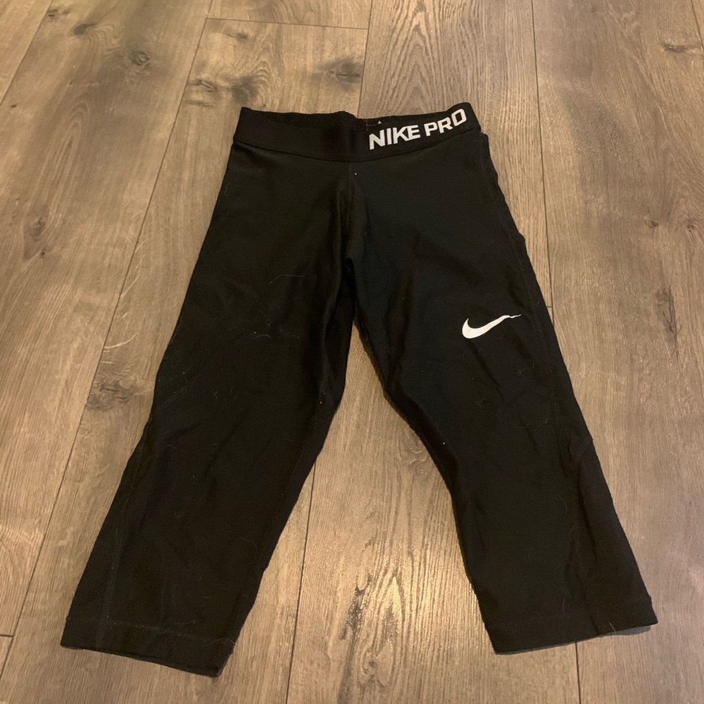 Black nike capris pants